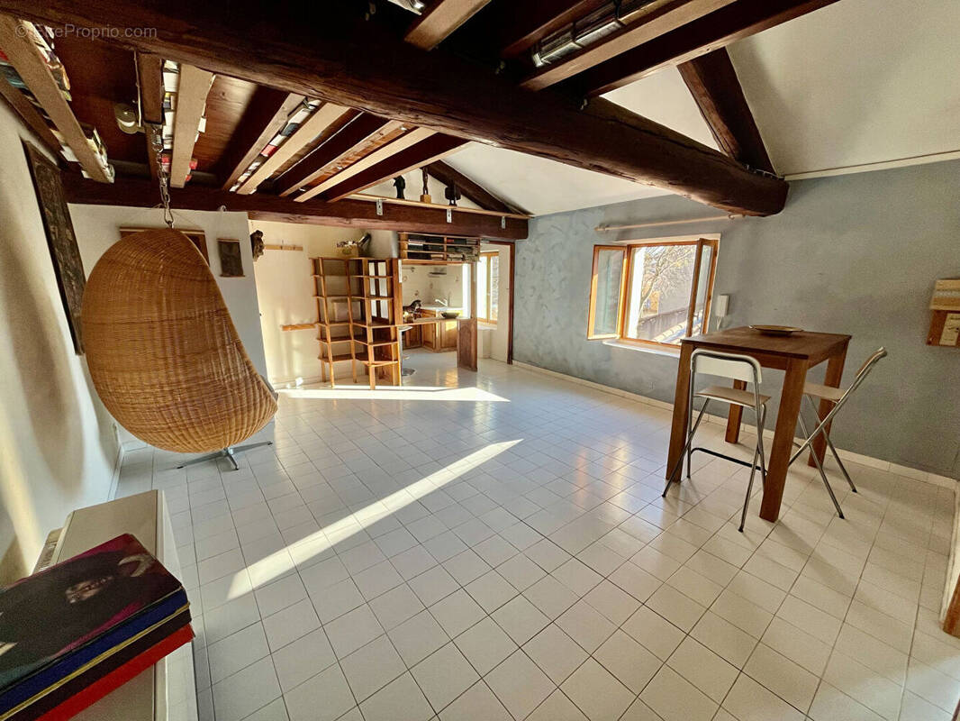 Appartement à L'ISLE-SUR-LA-SORGUE