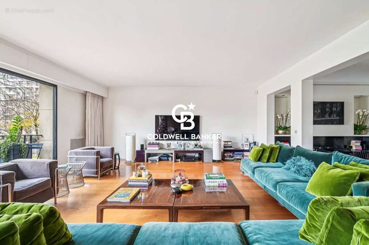 Appartement à PARIS-16E