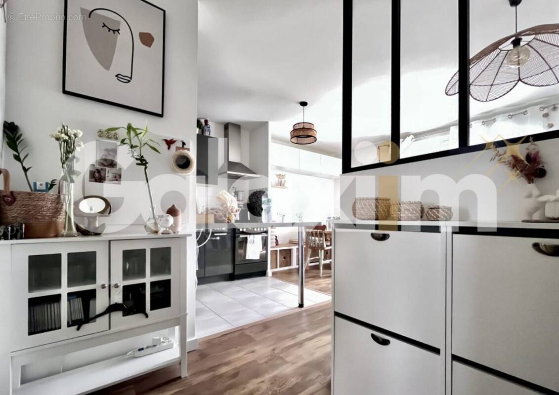 Appartement à LA MEZIERE