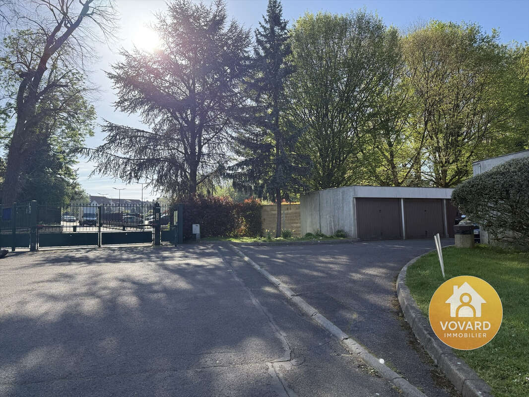 Parking à SAINT-BRICE-SOUS-FORET