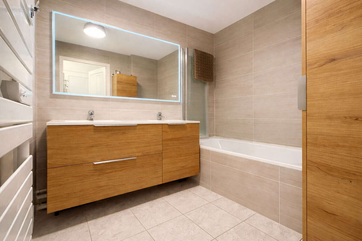 Appartement à EMERAINVILLE