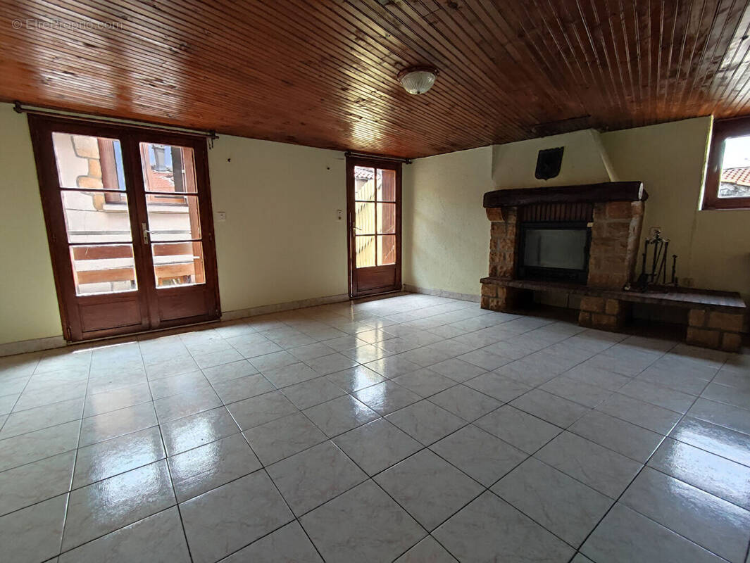 Appartement à VIC-LE-COMTE