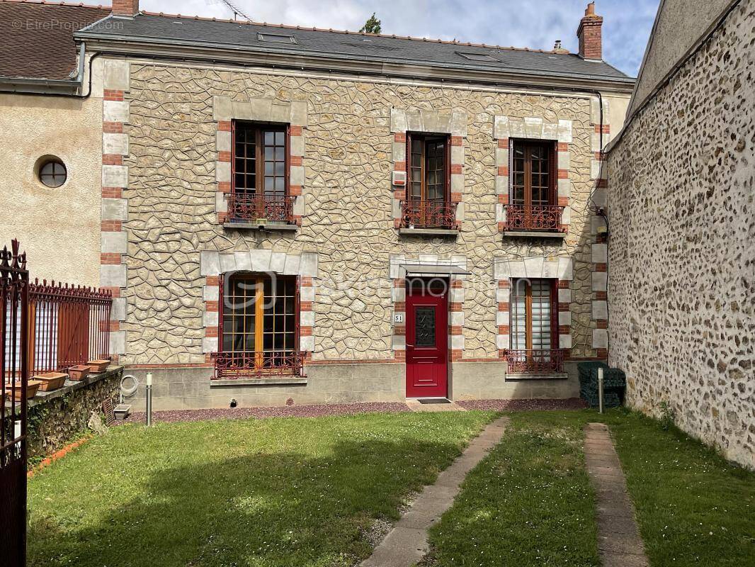 Maison à BOURAY-SUR-JUINE