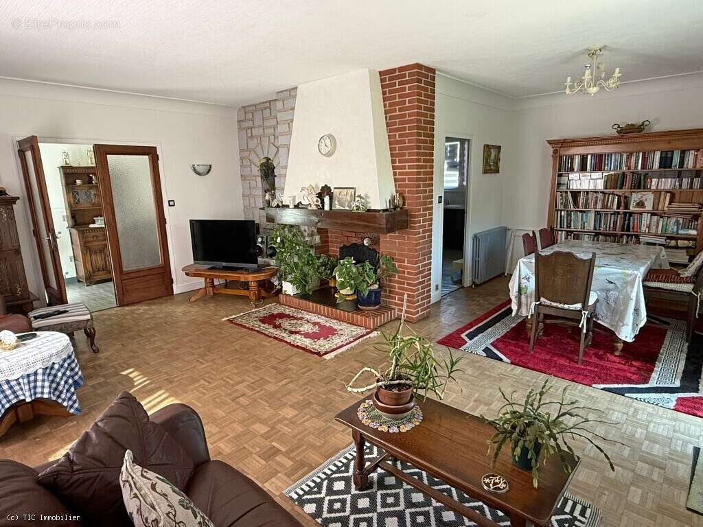 Exclusif : Grande Maison de Famille Dans le Village Médiéval de Verteuil-Sur-Charente - photo 6