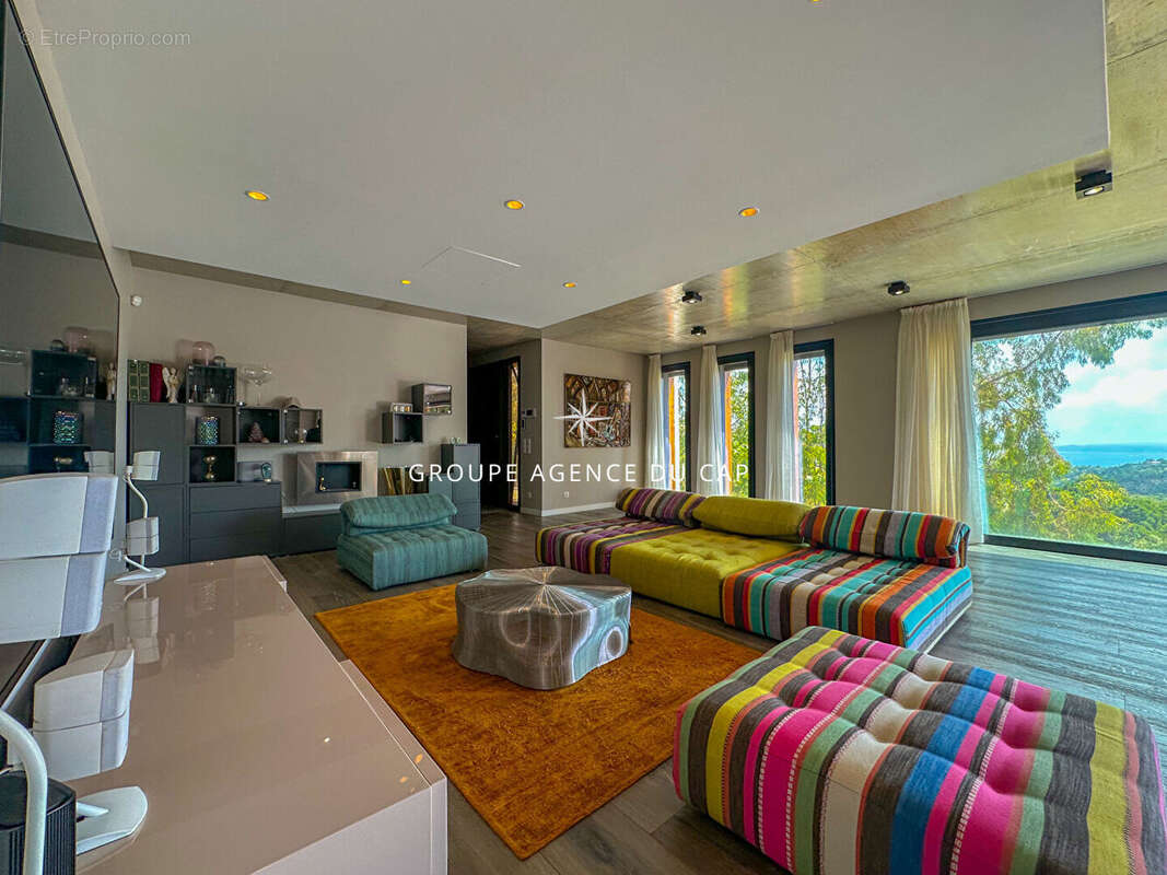 A vendre villa contemporaine vue mer piscine pool house chambres en suite les issambres - photo 4