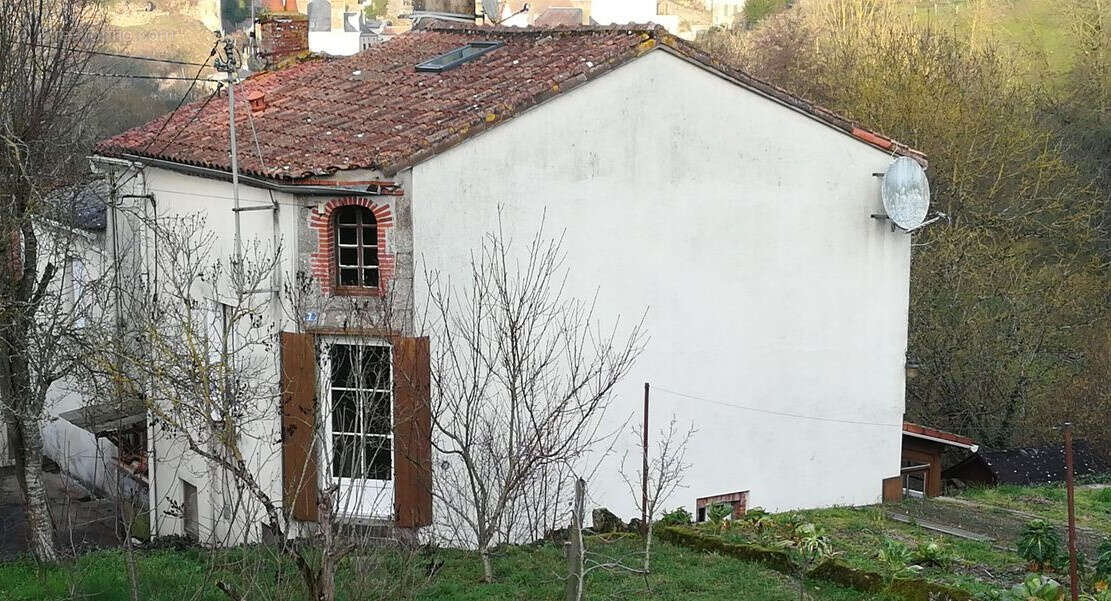 Mallievre, maison en pierre a rénover 2ch, cour, garage et parcelle de terrain - photo 7
