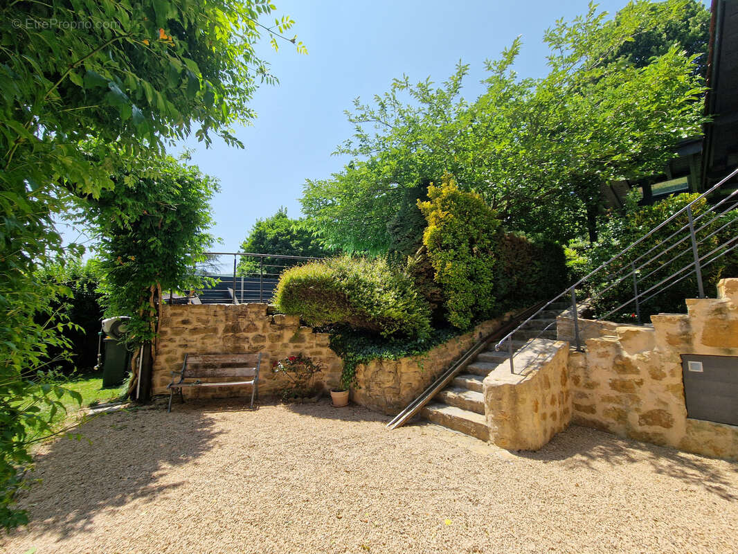 Maison à COUZON-AU-MONT-D&#039;OR