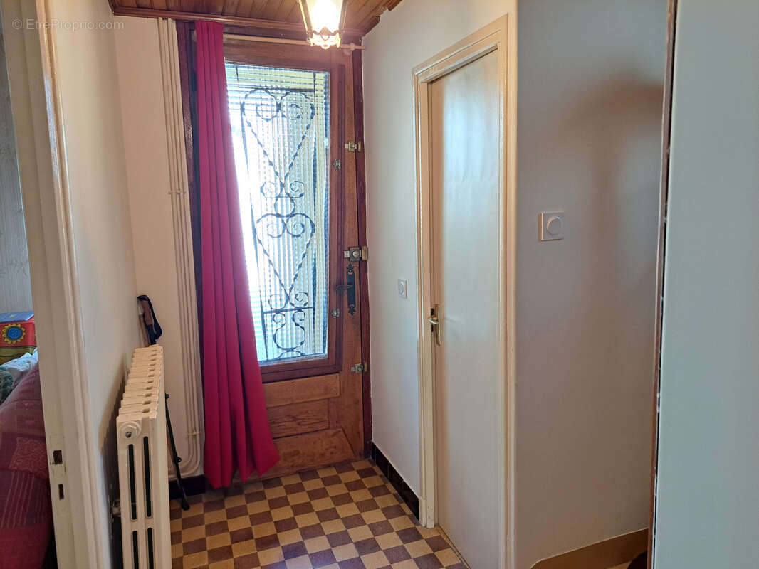 Maison très lumineuse sur un terrain clos de 304m2 avec un garage. - photo 17