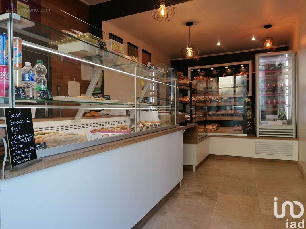 Photo 3 - Commerce à CHINON