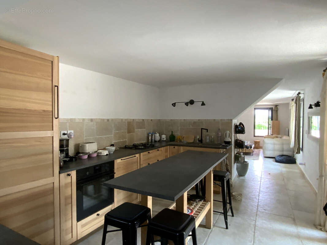 Mas provençal avec piscine, jardin et vue sur les vignes. - photo 10