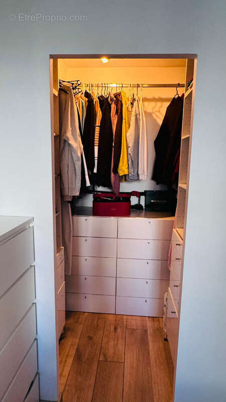 Appartement à PIERRE-BENITE