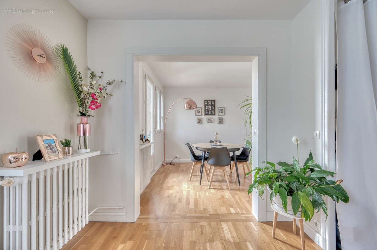 Appartement à LES CLAYES-SOUS-BOIS