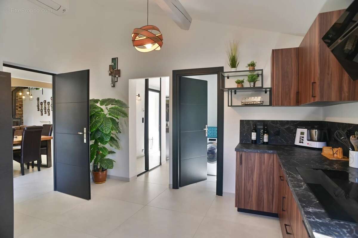 Maison à ROQUEFORT-LES-PINS