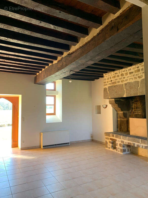 Maison à AMBRIERES-LES-VALLEES