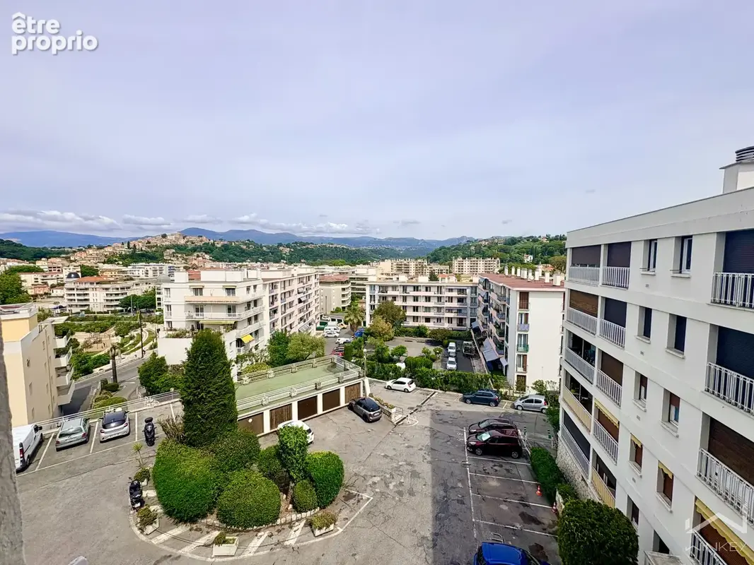 Studio lumineux - dernier étage vue dégagée château de Cagnes - photo 8