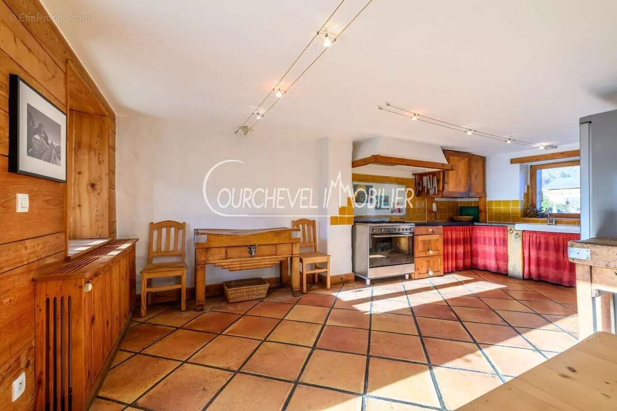 Maison à LES ALLUES