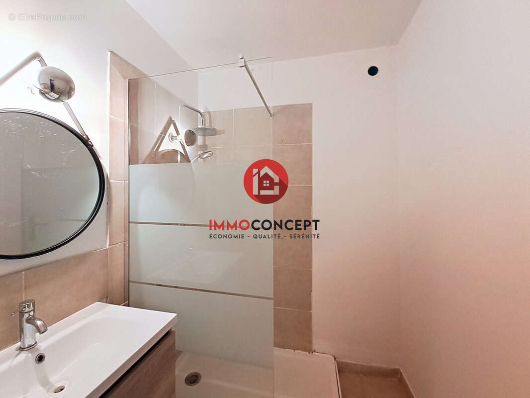 Appartement à ROQUEMAURE