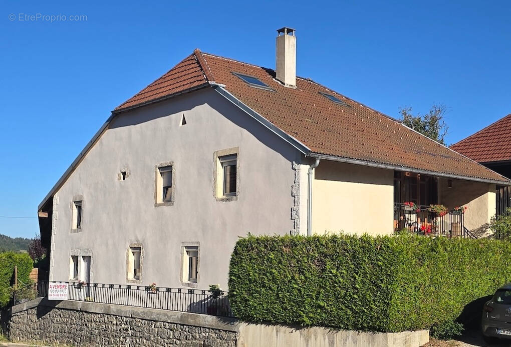 Maison à LALLEYRIAT