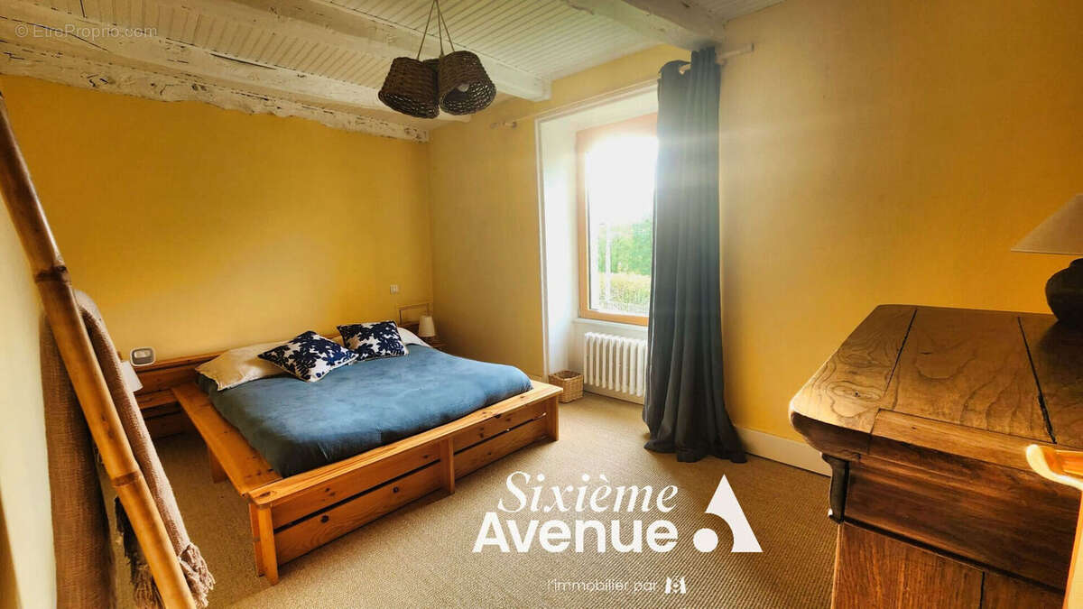 Maison à LANGROLAY-SUR-RANCE