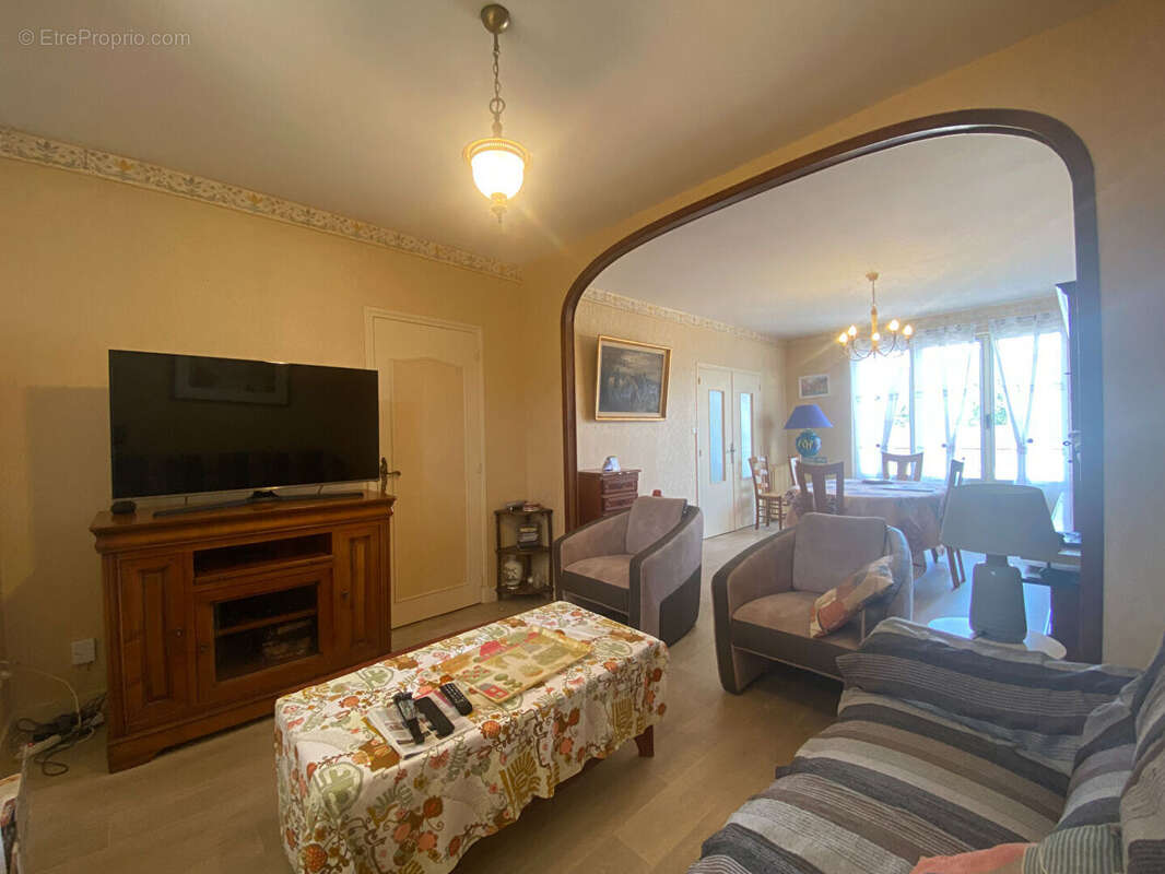 A vendre à Commentry - Jolie Maison ( 125 m2) - 3 Chambres - Terrain 445 m² - photo 4