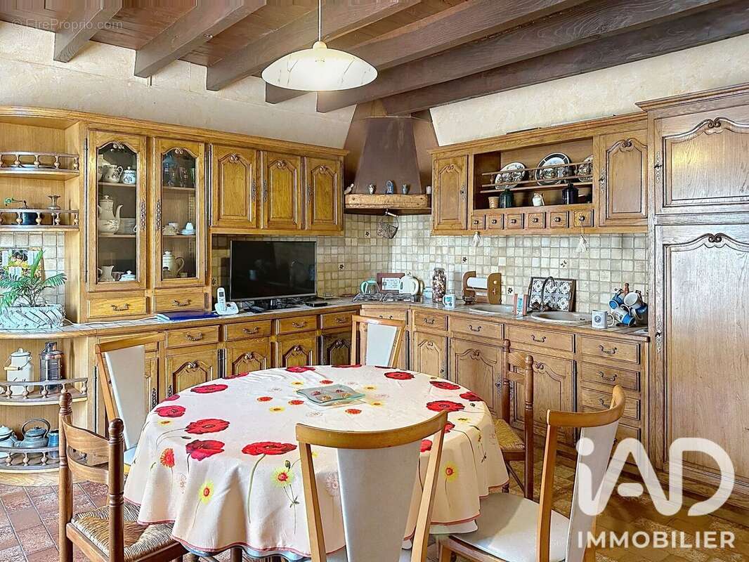 Maison 177 m² à Neuvy-Bouin  - photo 5