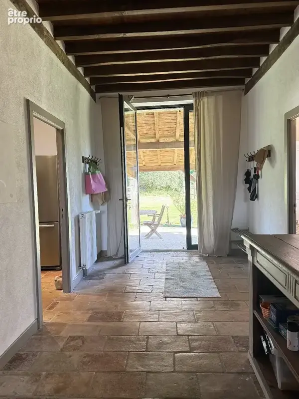 Propriété de campagne de 271m2 avec 5 chambres, piscine et 7896m2 de jardin - photo 5