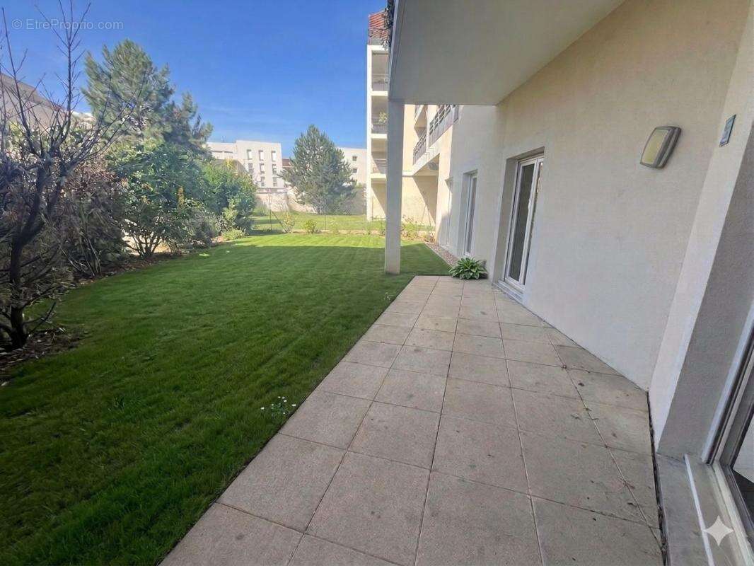 Appartement T4 de 86 m² en rez-de-jardin – Centre de Pont-de-Chéruy - photo 3