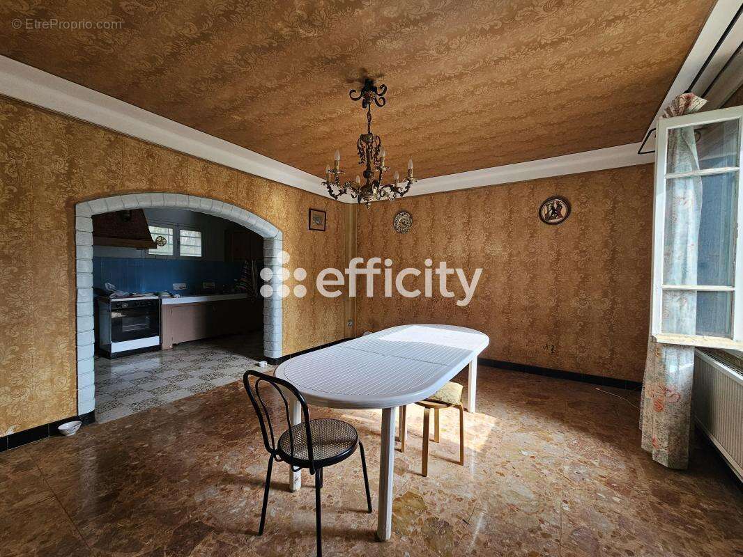 Maison à VENTABREN