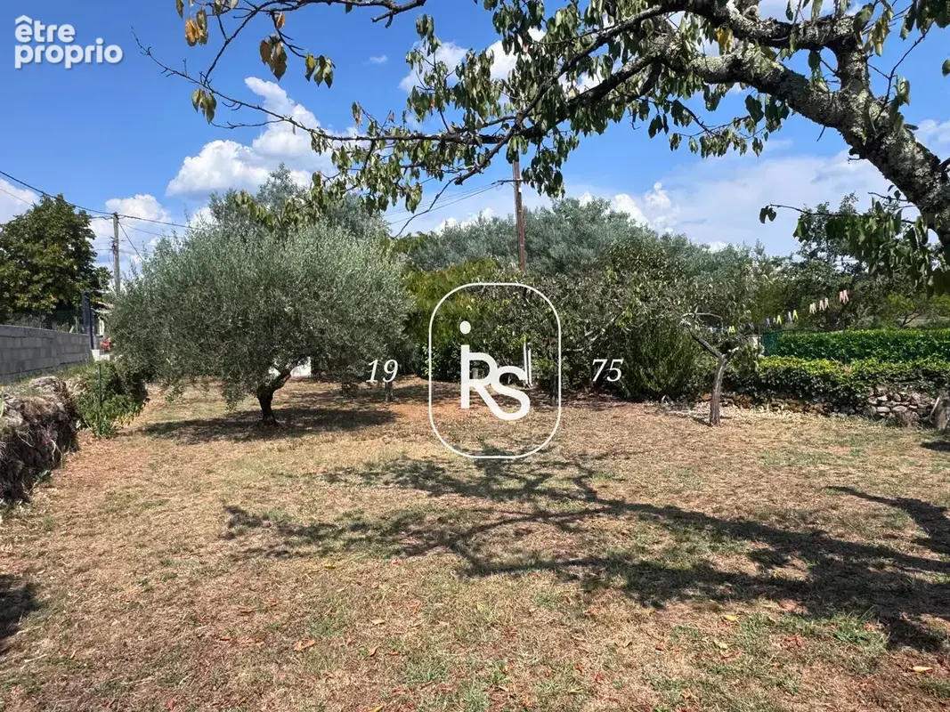 Villa de plain-pied de 78 m2 au calme avec terrain plat, et deux garages. - photo 4