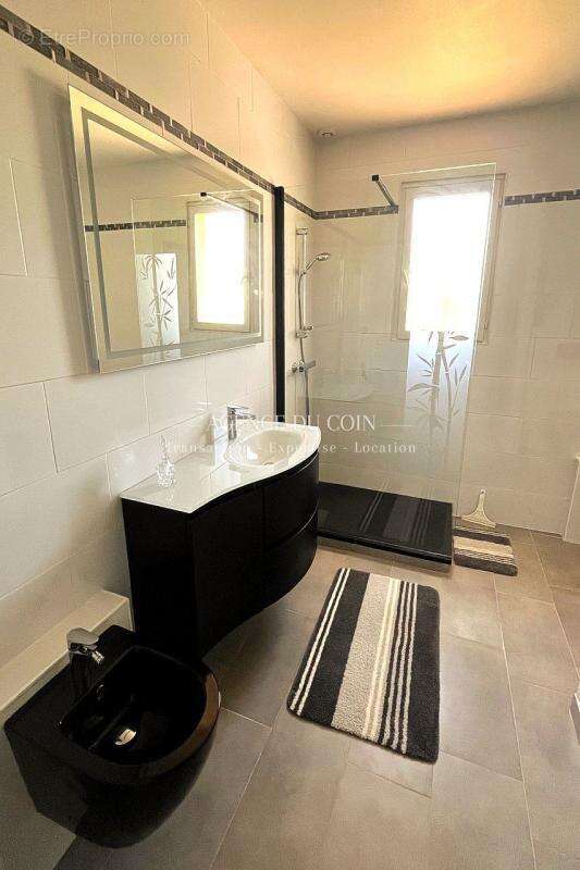 83490 le muy - maison de plain pied entierement meublee avec - photo 11