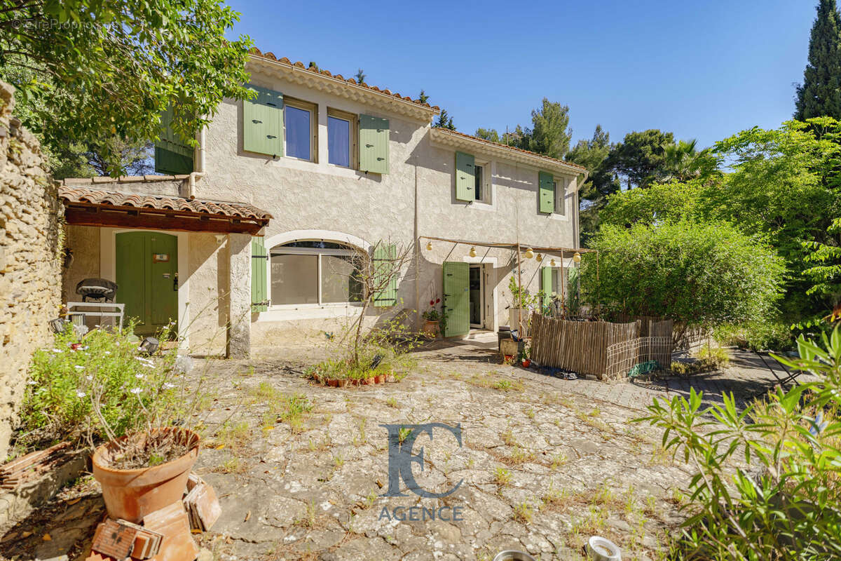 Maison à SAINT-CYR-SUR-MER