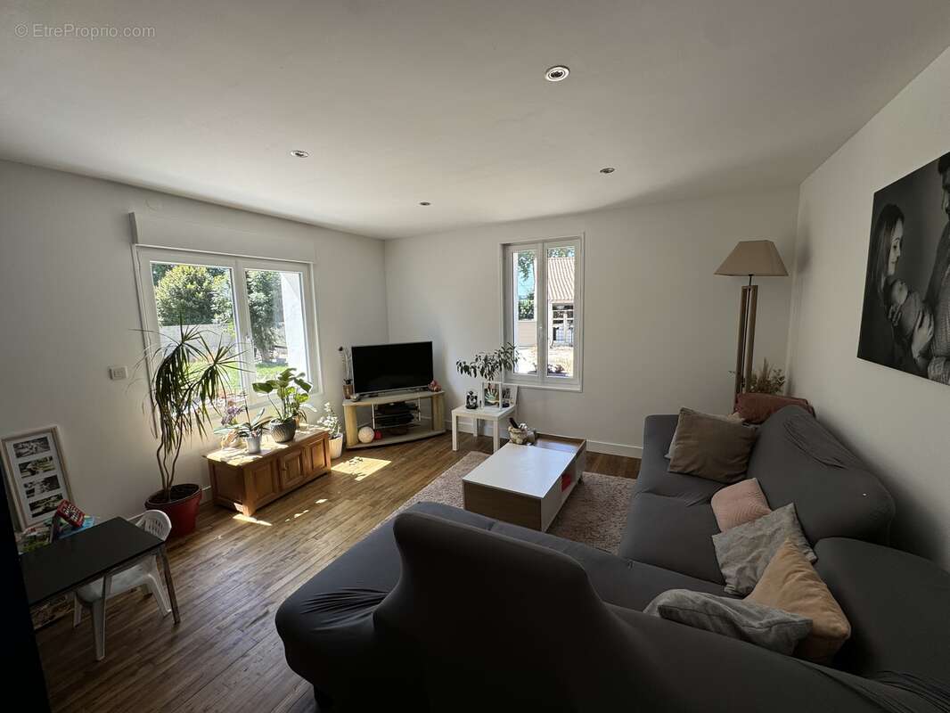 Maison à BARBEZIEUX-SAINT-HILAIRE