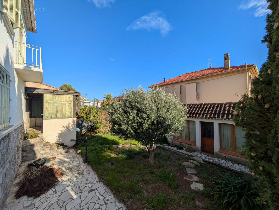 Maison à LA VALETTE-DU-VAR