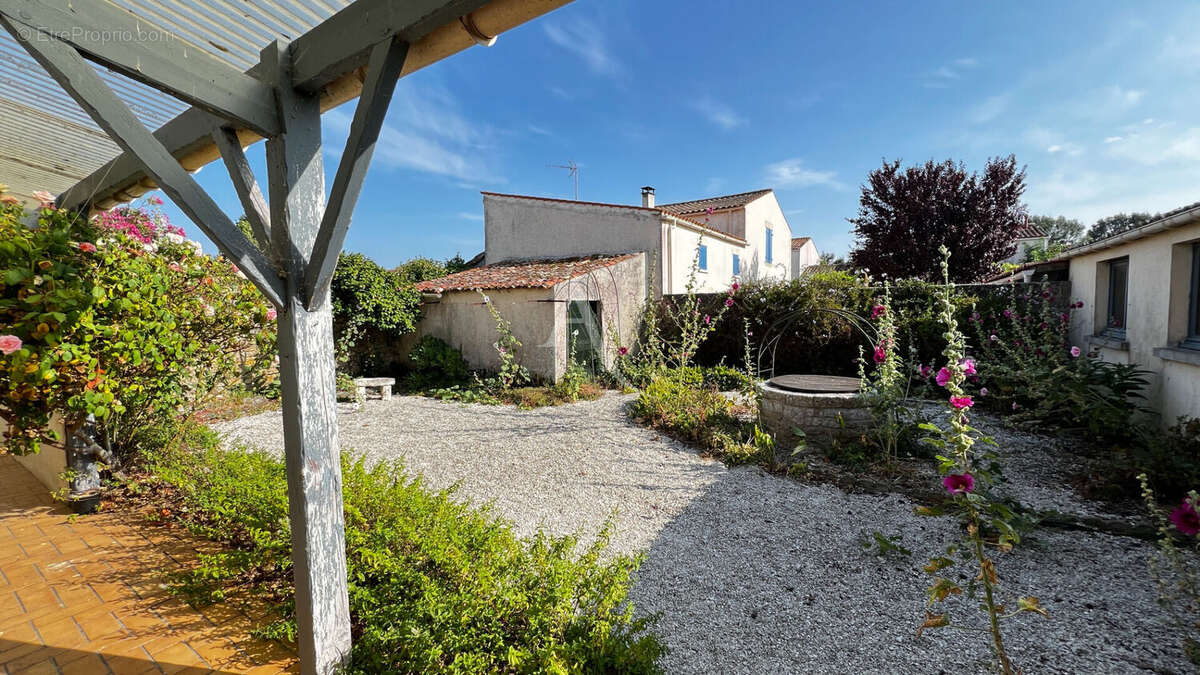 Maison à MARENNES