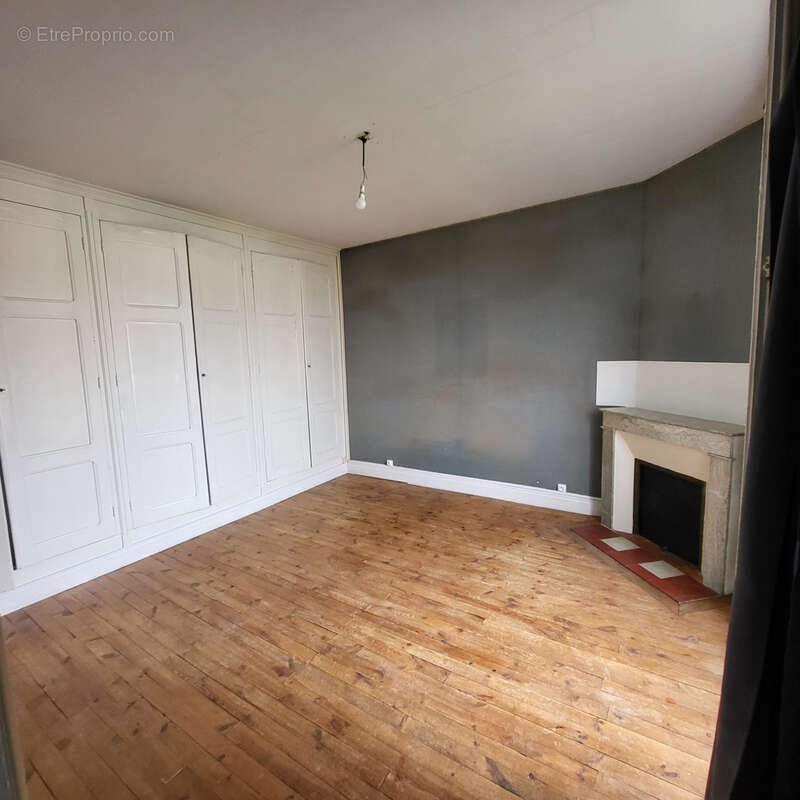 Maison à RIOM-ES-MONTAGNES