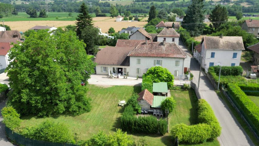 Maison à VEYRINS-THUELLIN