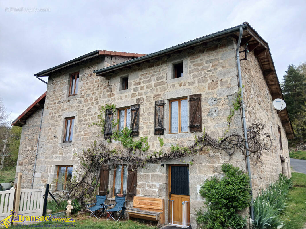 Maison à LE BRUGERON