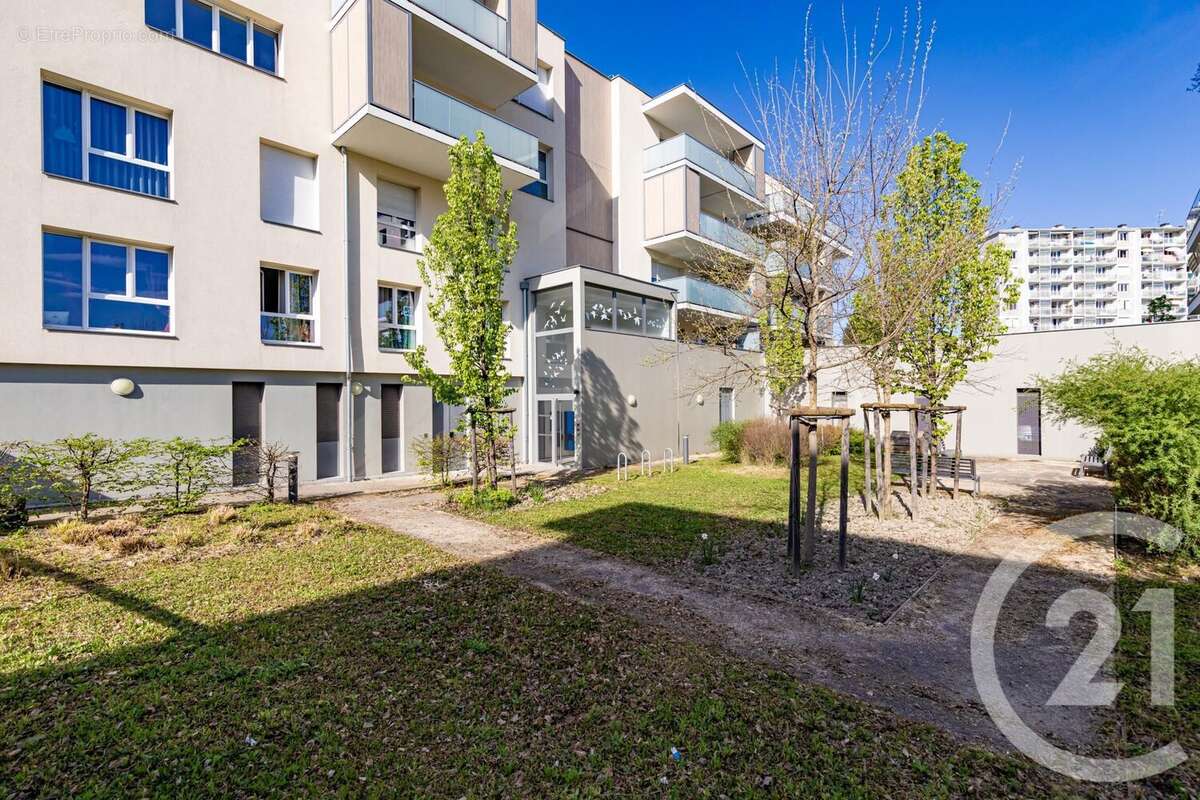 Appartement à SAINT-MARTIN-D'HERES