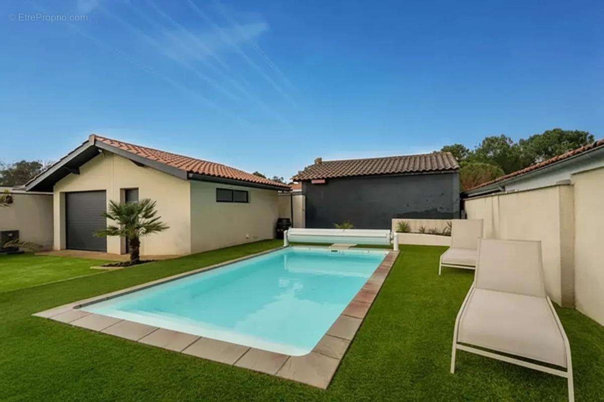 Maison à BLANQUEFORT