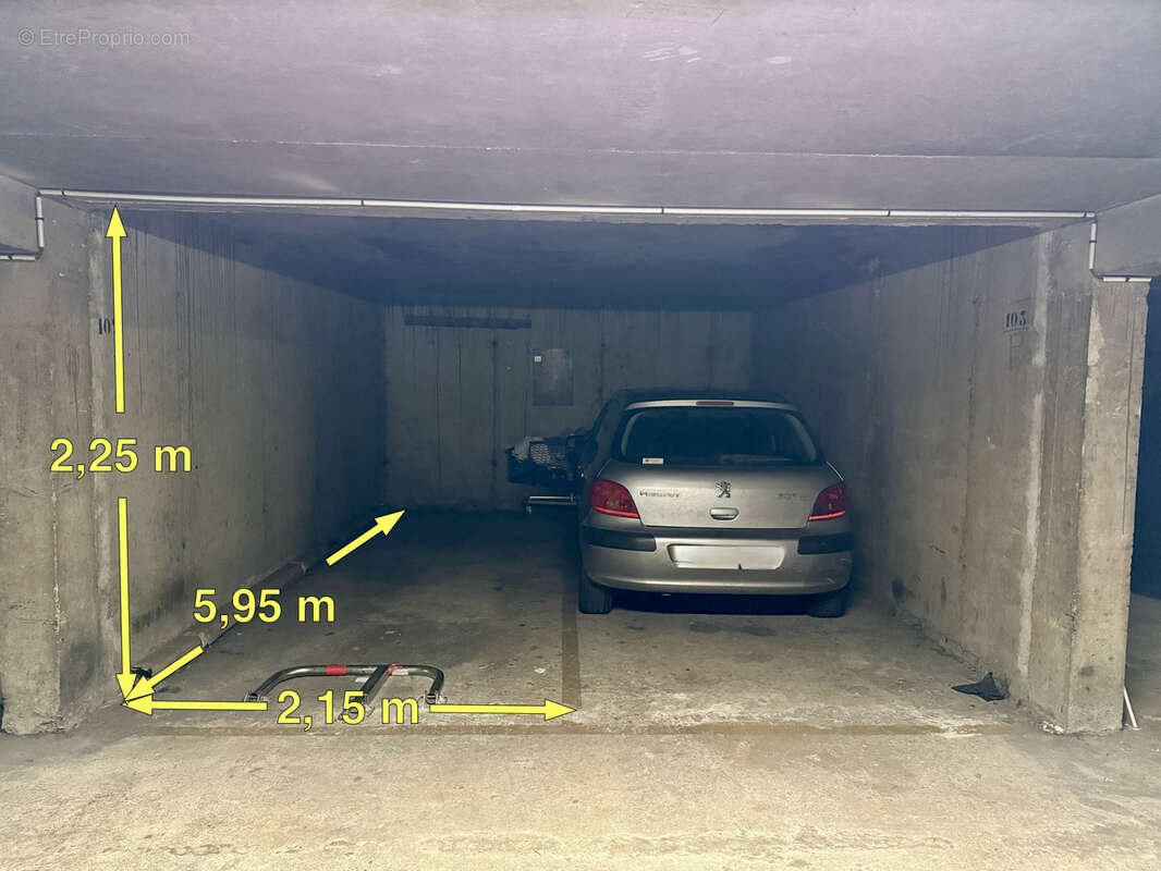 Parking à PARIS-12E