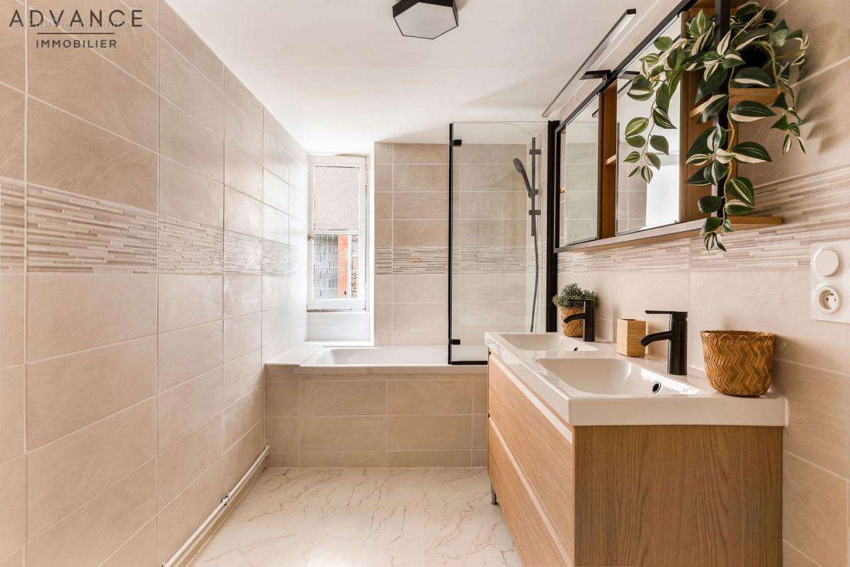 T4 de charme 114 m² -  Saint Sernin, vue Basilique - photo 12