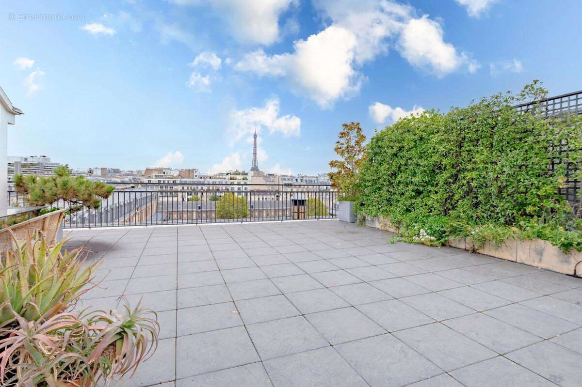 Appartement à PARIS-16E