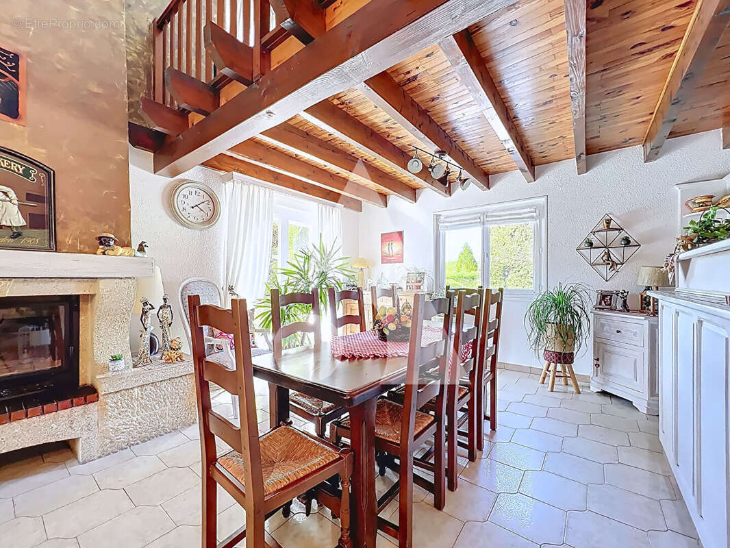 Maison Poncins 5 pièce(s) 145 m2 - photo 9