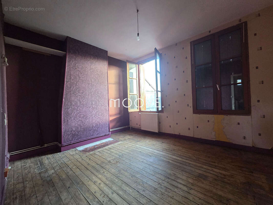 Maison à SAINT-ETIENNE-DU-ROUVRAY