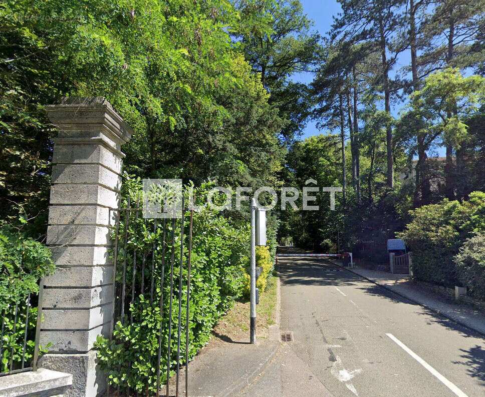 Maison à LA CELLE-SAINT-CLOUD