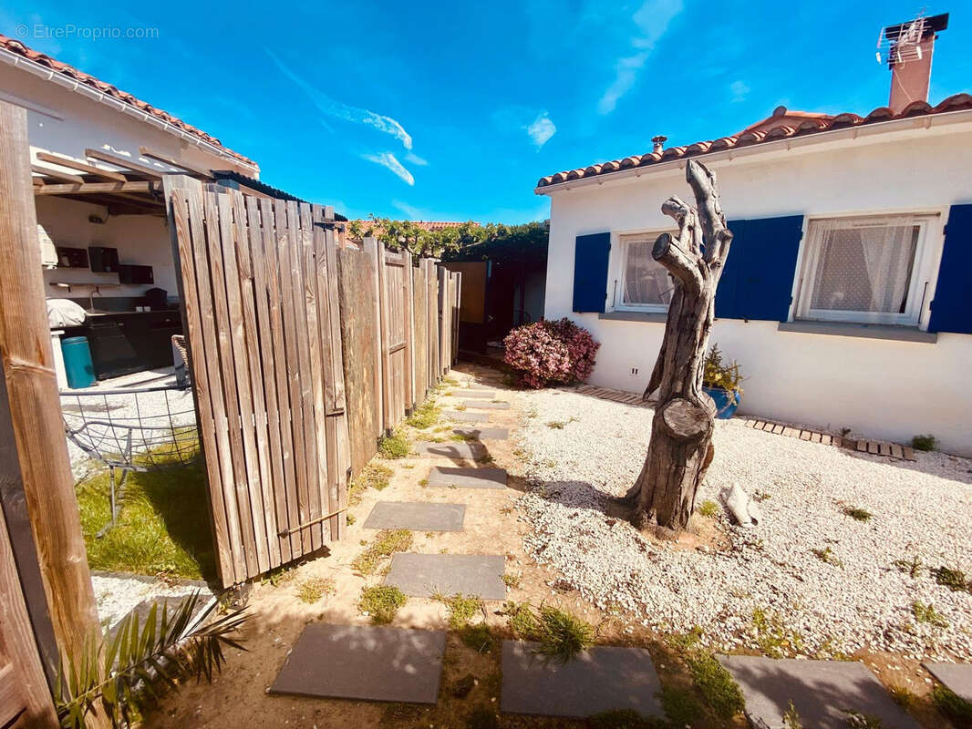Maison à SAINT-CYPRIEN