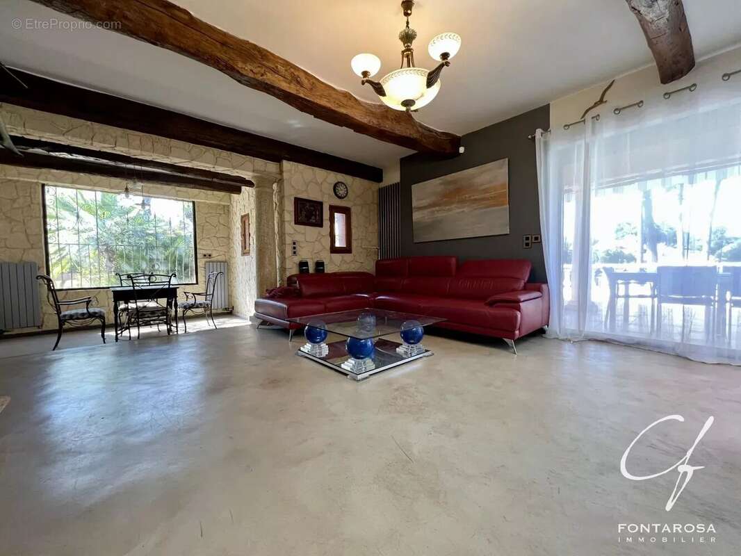 Maison à PUGET-SUR-ARGENS