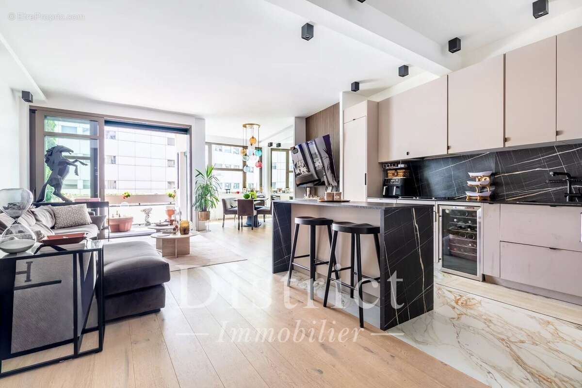 Appartement à PARIS-16E