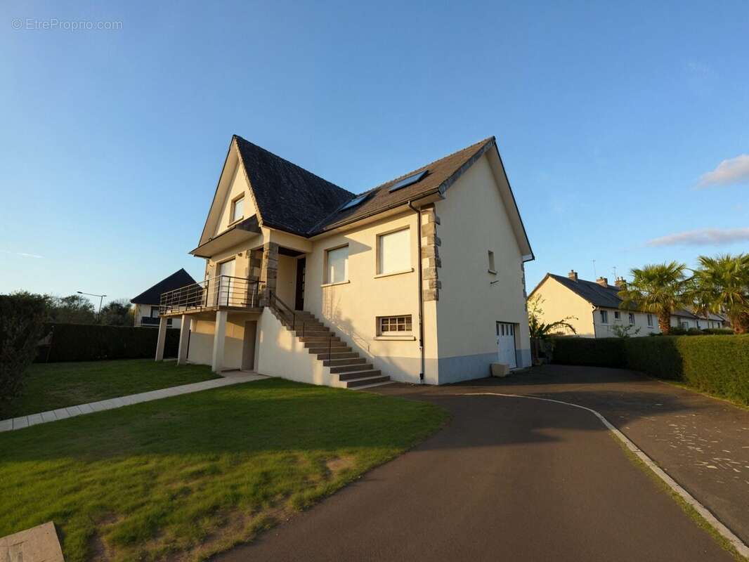 Maison à SAINT-ERBLON