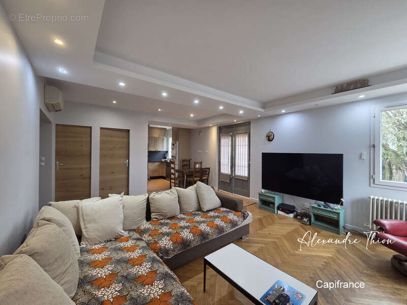 Maison à PONT-DE-CHERUY